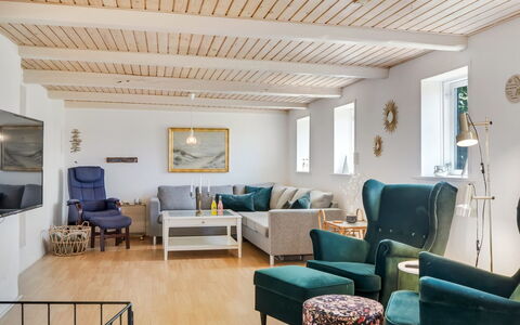Jorek - 700M from the Sea: Meubilair, Interieur Ontwerp, Flooring, Verdieping, Bankstel, Muur, Hout, Plafond, Kamer, Woonkamer