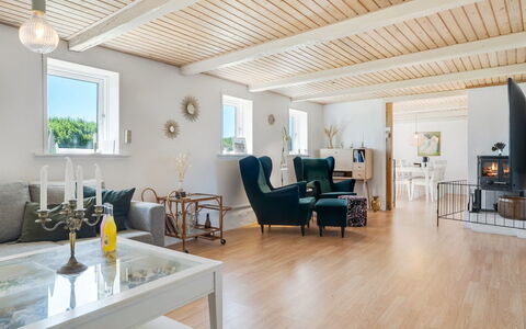 Jorek - 700M from the Sea: Meubilair, Interieur Ontwerp, Flooring, Houten Vloer, Hout, Verdieping, Plafond, Verlichting, Laminaatvloer, Woonkamer