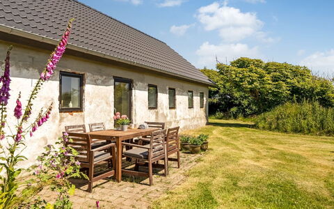 Jorek - 700M from the Sea: Verblijf, Huis, Landelijk Gebied, Boerderij, Weide, Tuin, Landgoed, Gazon, Landscaping, Werf
