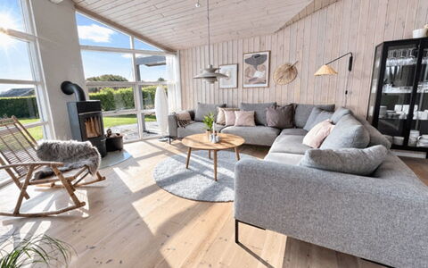 Bosse - 200M to the Fjord: Hout, Huis, Woonkamer, Houten Vloer, Hardwood, Natuurlijk Materiaal, Ontwerp, Plank, Bankstel