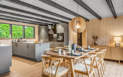Diuri - 500M to the Fjord: Hout, Flooring, Interieur Ontwerp, Plafond, Meubilair, Houten Vloer, Hardwood, Beits, Keuken En Eettafel, Keuken