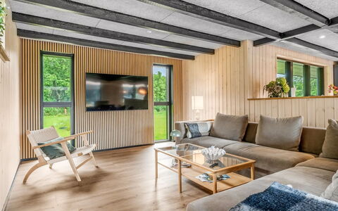 Diuri - 500M to the Fjord: Hout, Hardwood, Beits, Plank, Houten Vloer, Timmerhout, Multiplex, Woonkamer, Natuurlijk Materiaal, Ontwerp