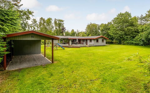 Engelbertine - 800M to the Fjord: Blauw, Struik, Verblijf, Groundcover, Tuin, Landgoed, Schaduw, Landscaping, Boerderij, Eco Hotel