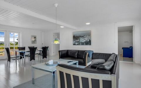 Franki - 9Km from the Sea: Huis, Dak, Huis, Deur, Verblijf, Schaduw, Tuin, Groundcover, Veranda, Werf