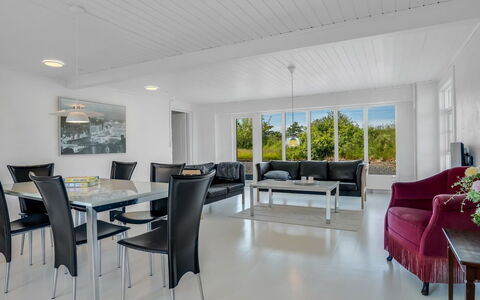 Franki - 9Km from the Sea: Huis, Dak, Huis, Deur, Verblijf, Schaduw, Tuin, Groundcover, Veranda, Werf