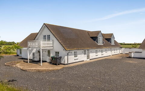 Inger - 9Km from the Sea: Huis, Dak, Huis, Deur, Verblijf, Schaduw, Tuin, Groundcover, Veranda, Werf