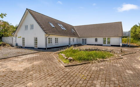 Inger - 9Km from the Sea: Huis, Dak, Huis, Deur, Verblijf, Schaduw, Tuin, Groundcover, Veranda, Werf