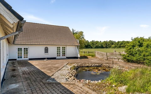 Inger - 9Km from the Sea: Huis, Dak, Huis, Deur, Verblijf, Schaduw, Tuin, Groundcover, Veranda, Werf