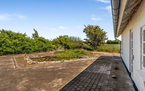 Inger - 9Km from the Sea: Huis, Dak, Huis, Deur, Verblijf, Schaduw, Tuin, Groundcover, Veranda, Werf