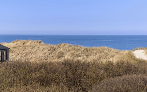 Svante - 300M from the Sea: Dak, Huis, Huis, Verblijf, Deur, Siding, Landgoed, Gazon, Werf, Veranda