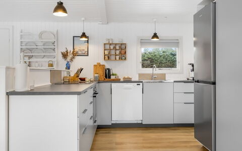 Steinunn - 2.9Km from the Sea: Gebouw, Huis, Venster, Huis, Dak, Woongebied, Struik, Verblijf, Land Lot