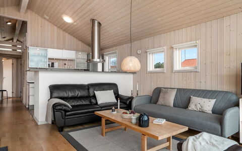 Nomi - 100M from the Sea: Wit, Font, Aantal