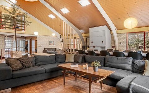 Stilla - 19Km from the Sea: Dak, Huis, Huis, Verblijf, Deur, Siding, Landgoed, Gazon, Werf, Veranda