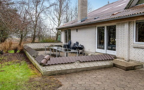 Stilla - 19Km from the Sea: Dak, Huis, Huis, Verblijf, Deur, Siding, Landgoed, Gazon, Werf, Veranda