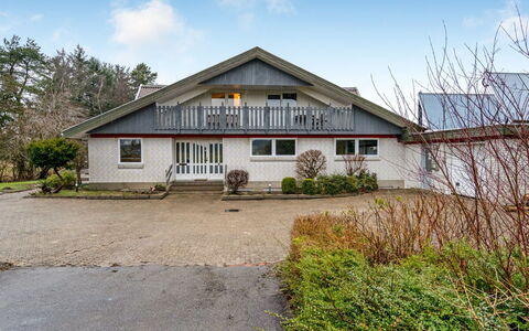 Stilla - 19Km from the Sea: Dak, Huis, Huis, Verblijf, Deur, Siding, Landgoed, Gazon, Werf, Veranda