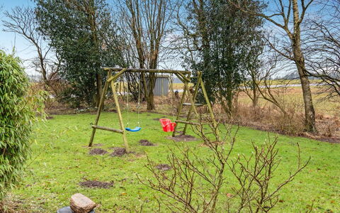 Stilla - 19Km from the Sea: Dak, Huis, Huis, Verblijf, Deur, Siding, Landgoed, Gazon, Werf, Veranda
