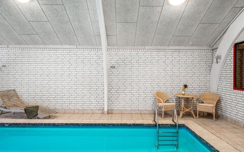 Stilla - 19Km from the Sea: Dak, Huis, Huis, Verblijf, Deur, Siding, Landgoed, Gazon, Werf, Veranda