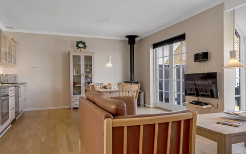 Verner - 990M from the Sea: Meubilair, Interieur Ontwerp, Flooring, Verdieping, Hout, Plafond, Kamer, Bankstel, Verlichting, Woonkamer