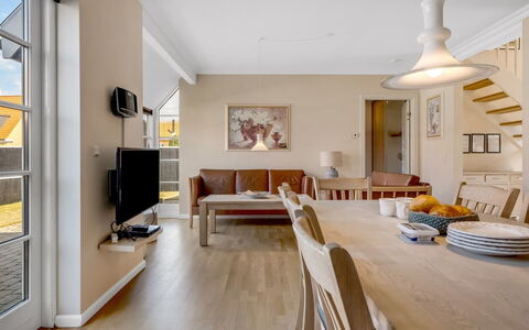 Verner - 990M from the Sea: Flooring, Meubilair, Interieur Ontwerp, Verdieping, Hout, Plafond, Houten Vloer, Bankstel, Kamer, Woonkamer