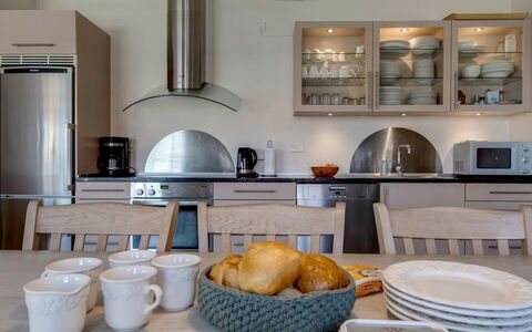 Verner - 990M from the Sea: Meubilair, Interieur Ontwerp, Toestel Van De Keuken, Keuken, Plafond, Hout, Flooring, Countertop, Verlichting, Cabinetry