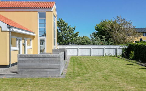 Meike - 700M from the Sea: Huis, Dak, Huis, Verblijf, Schuur, Garden Gebouwen, Siding, Werf, Blokhut, Hut