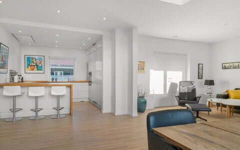 Meike - 700M from the Sea: Huis, Dak, Huis, Verblijf, Schuur, Garden Gebouwen, Siding, Werf, Blokhut, Hut