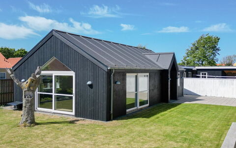 Meike - 700M from the Sea: Huis, Dak, Huis, Verblijf, Schuur, Garden Gebouwen, Siding, Werf, Blokhut, Hut