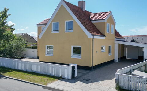 Meike - 700M from the Sea: Huis, Dak, Huis, Verblijf, Schuur, Garden Gebouwen, Siding, Werf, Blokhut, Hut