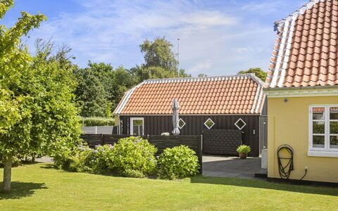 Faik - 1.4Km from the Sea: Huis, Dak, Huis, Deur, Verblijf, Schaduw, Tuin, Groundcover, Veranda, Werf