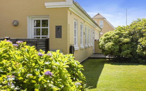 Faik - 1.4Km from the Sea: Huis, Dak, Huis, Deur, Verblijf, Schaduw, Tuin, Groundcover, Veranda, Werf