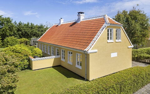 Faik - 1.4Km from the Sea: Huis, Dak, Huis, Deur, Verblijf, Schaduw, Tuin, Groundcover, Veranda, Werf