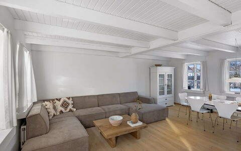 Faik - 1.4Km from the Sea: Huis, Dak, Huis, Deur, Verblijf, Schaduw, Tuin, Groundcover, Veranda, Werf