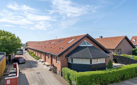 Henritte - 200M from the Sea: Dak, Woongebied, Metselwerk, Oprit, Steen, Parking