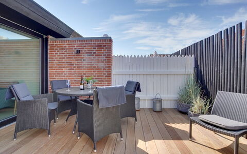 Henritte - 200M from the Sea: Meubilair, Hout, Buitenmeubels, Houten Vloer, Stoel, Flooring, Tafel, Verdieping, Dek, Buitentafel
