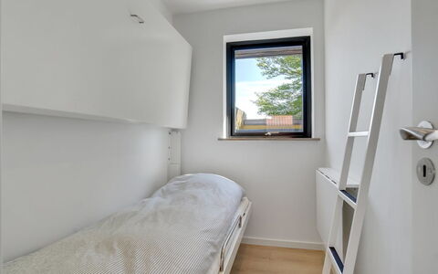 Henritte - 200M from the Sea: Muur, Hout, Verdieping, Interieur Ontwerp, Flooring, Slaapkamer, Plafond, Bed, Kamer, Appartement