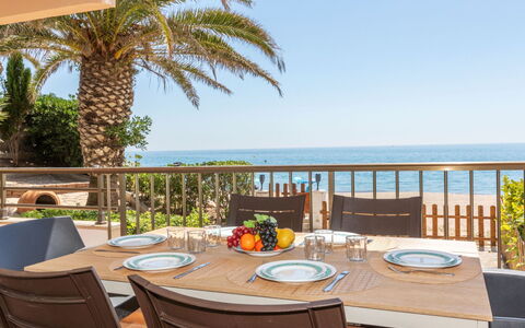 Apartamento Palace: Meubilair, Hout, Stoel, Tafel, Zee, Flooring, Verdieping, Keuken En Eettafel, Toevlucht, Eco Hotel