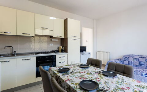 Alessandro: Interieur Ontwerp, Flooring, Verdieping, Kamer, Meubilair, Plafond, Appartement, Cabinetry, Stoel, Major Appliance