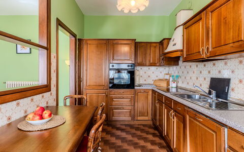 Family Home: Interieur Ontwerp, Cabinetry, Hout, Flooring, Keuken, Meubilair, Plafond, Verdieping, Countertop, Kamer