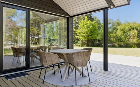 Ingalil - 825M from the Sea: Hout, Veranda, Dek, Hardwood, Schaduw, Houten Vloer, Buitenmeubels, Patio, Outdoor Structuur, Stoel