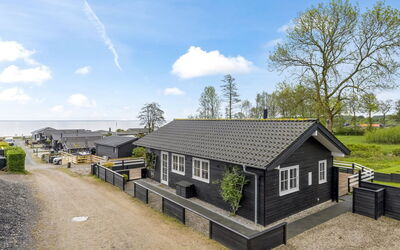 Marlien - 65M from the Sea