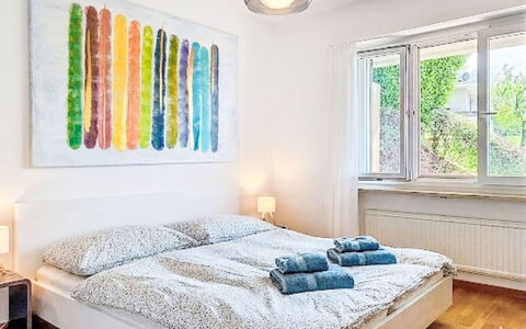 Apt.woka: Bed, Interieur Ontwerp, Meubilair, Slaapkamer, Flooring, Textiel, Verdieping, Bedding, Linens, Kamer