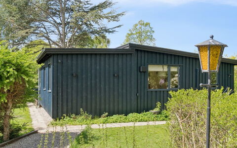 Alika - 700M from the Sea: Hout, Struik, Garden Gebouwen, Deur, Verblijf, Siding, Groundcover, Tuin, Schuur, Werf