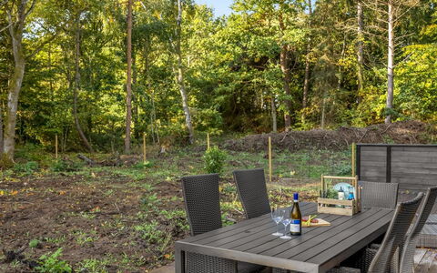 Mavis - 1.6Km from the Sea: Meubilair, Buitenmeubels, Buitentafel, Stoel, Tuin, Hardwood, Keuken En Eettafel, Natuurlijk Materiaal, Schaduw, Backyard