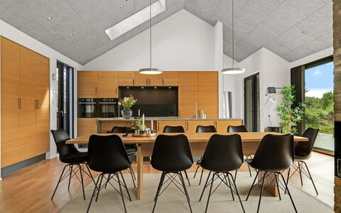 Uschi - 1Km from the Sea: Meubilair, Flooring, Interieur Ontwerp, Hout, Stoel, Keuken En Eettafel, Verdieping, Plafond, Eetkamer, Verlichting