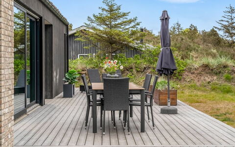 Uschi - 1Km from the Sea: Hout, Houten Vloer, Hardwood, Veranda, Dek, Plank, Meubilair, Buitenmeubels, Stoel, Beits