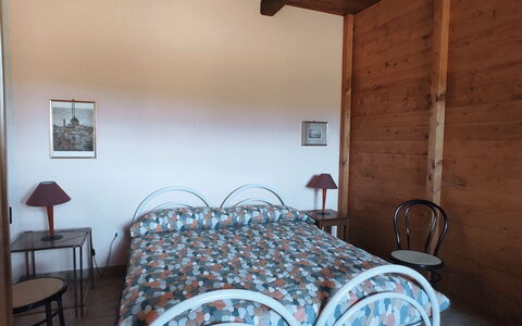 Baita Vignola: Hout, Meubilair, Slaapkamer, Interieur Ontwerp, Verdieping, Laken, Flooring, Linens, Bed, Bedding