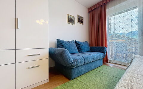 Bergblick: Interieur Ontwerp, Flooring, Verdieping, Hout, Kamer, Meubilair, Plafond, Appartement, Bed, Slaapkamer