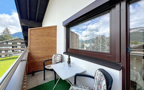 Bergblick: Appartement, Balkon, Schaduw, Hardwood, Daylighting, Beits