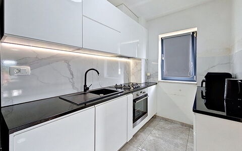 Mina: Meubilair, Struik, Tuin, Buitenmeubels, Schaduw, Buitentafel, Stoel, Patio, Backyard, Werf