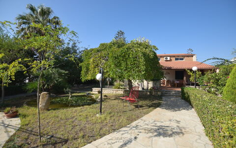 Villa Lina: Schaduw, Tuin, Hacienda, Landscaping, Werf, Flagstone, Oprit, Gang, Backyard, Binnenplaats